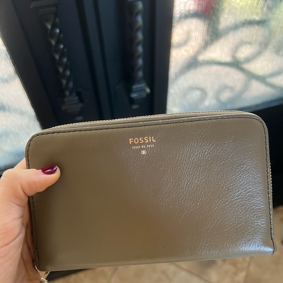 Fossil Gray Leather Wallet - Picture 2 of 5